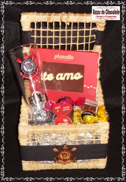 a-Baú Corinthians com Copo e Chocolates