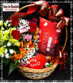 g-Cesta Esposa ou Namorada Arranjo 03 Rosas e Trufas da Cacau Show