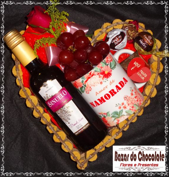 c-Coração Rústico Namorada com Vinho e Chocolates