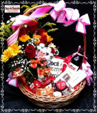 g-Cesta Você é Especial com Arranjo e Chocolates de Gramado-RS