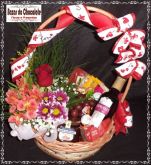 g-Cesta com Arranjo Vinho e Doces