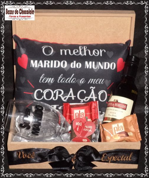 e-Baú Mdf Você é Especial Marido com Almofadinha Taça Vinho e Chocolates