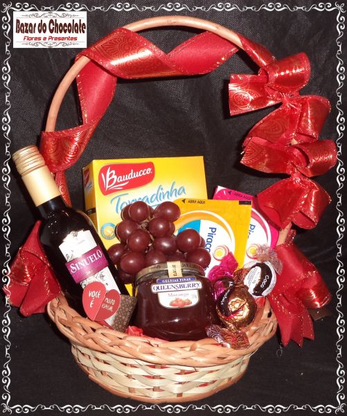 1-Cestinha com Vinho e Petiscos