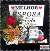 f-Caixa Esposa ou Namorada com Arranjo e Chocolates da Cacau Show e Gramado-RS