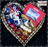 c-Coração Rústico com Chocolates Diversos