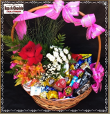 g-Cesta Arranjo com Chocolates Lacta