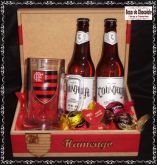 b-Baú Mdf Flamengo com Caneco Cerveja Louvada e Trufas da Cacau Show