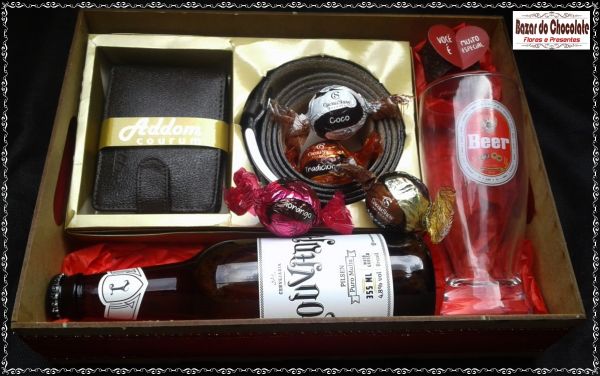 f-kit Especial com Cinto Carteira Cerveja Louvada e Copo e Trufas da Cacau Show