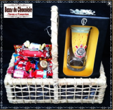 a-Cestinha Corinthians Copo e Chocolates da Nestlê