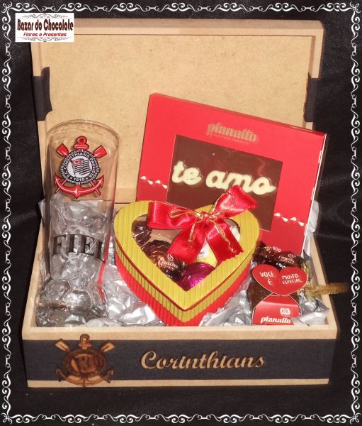 a-Baú Mdf Corinthians com Copo e Chocolates
