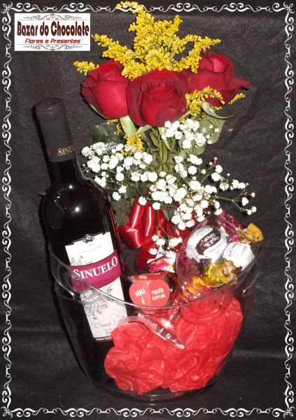 1-Balde com 3 Rosas Taça Vinho e Chocolates