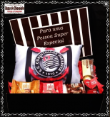 a-Caixa Pessoa Especial Corinthians Almofadinha e Chocolates