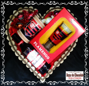 b-Coração Flamengo Copo Porta Lata Cerveja e Trufas da Cacau Show