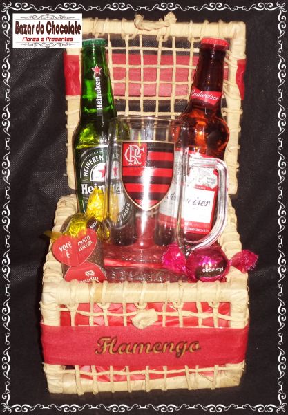 b-Baú do Flamengo com Caneco e Cervejas