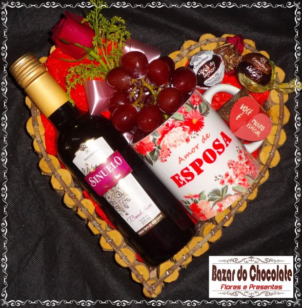 c-Coração Rústico Esposa com Vinho e Chocolates