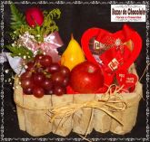 a3-Cachepô Rústico com Frutas e Chocolates